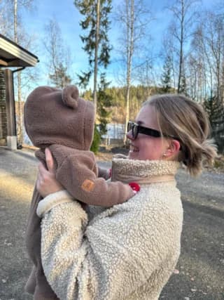 Heipparallaa ja mukavaa kevättä kaikille! Aloitan kuluvan vuoden osalta hieronnat, mutta teen töitä vauva-arjen ja koulun ohella kevyemmällä tahdilla.
